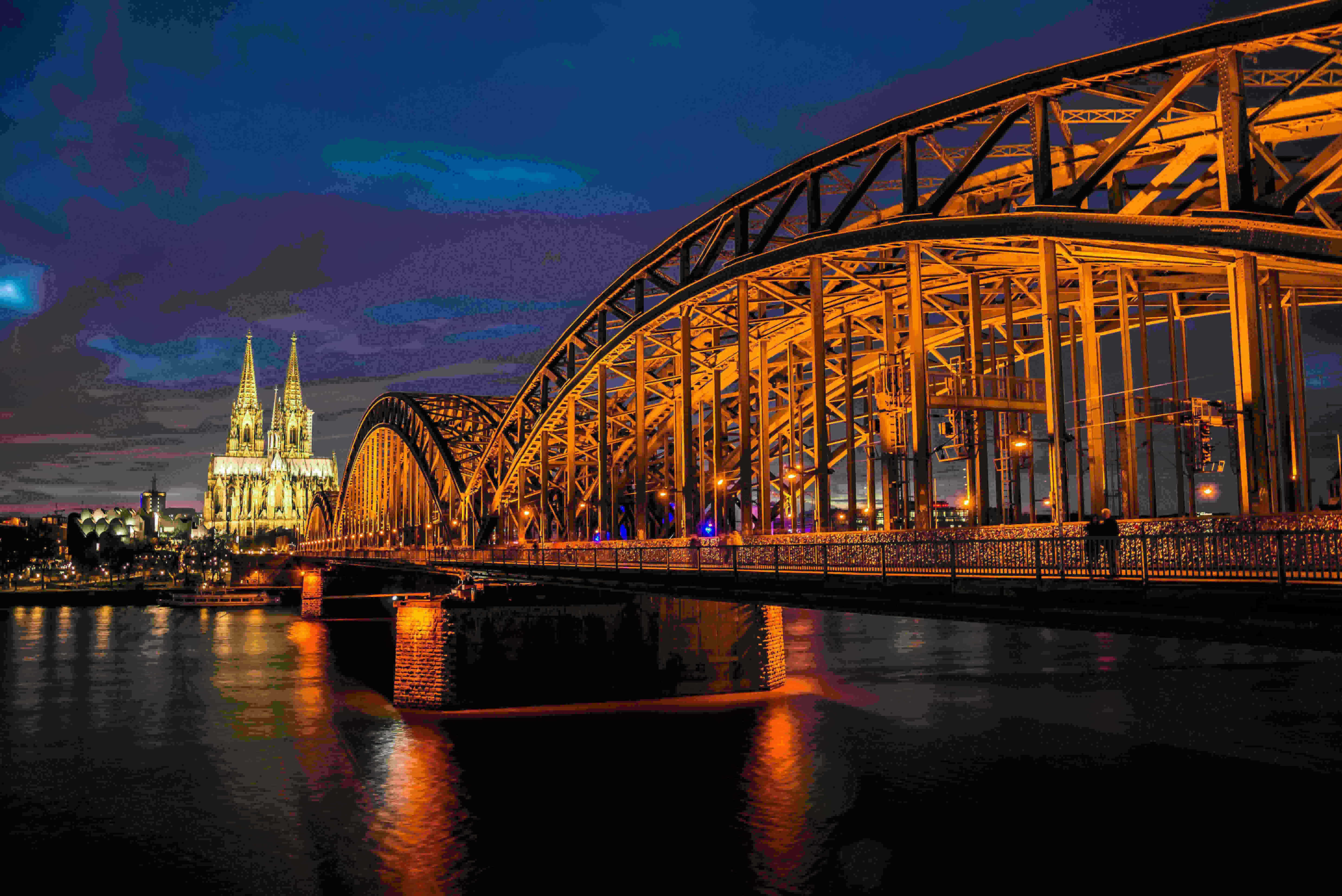 cologne-1078671.jpg
