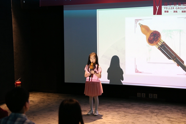 朱老师的学生们展示自己的才艺