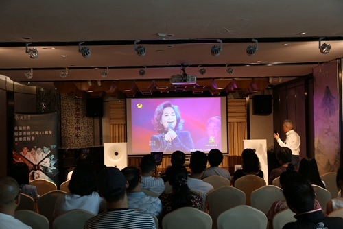 *香港歌手杜丽莎
