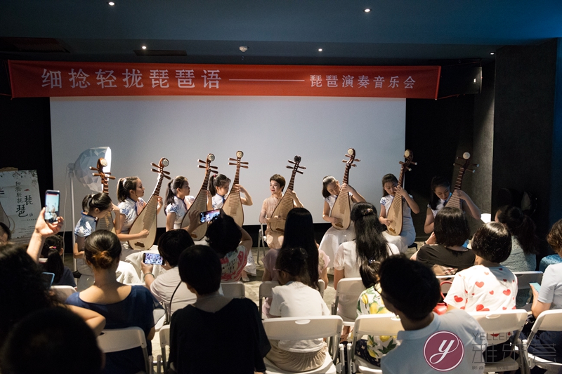 *师生配合默契《送我一只玫瑰花》